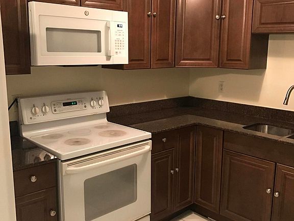 3rd image of 5270 SW Helene Place SW