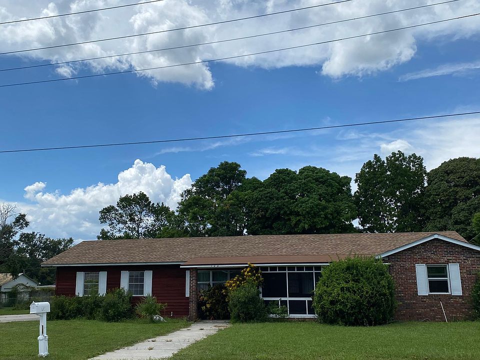 4/2 home, 2500 sq Ft, triple car garage, close to town, recently remodeled. Available immediately