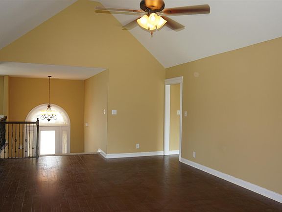 3rd image of 888 Autumnwood Farms #888