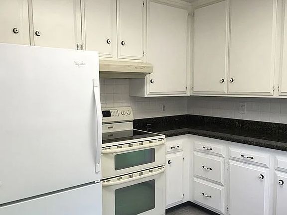 4th image of 366 Aklan Ct