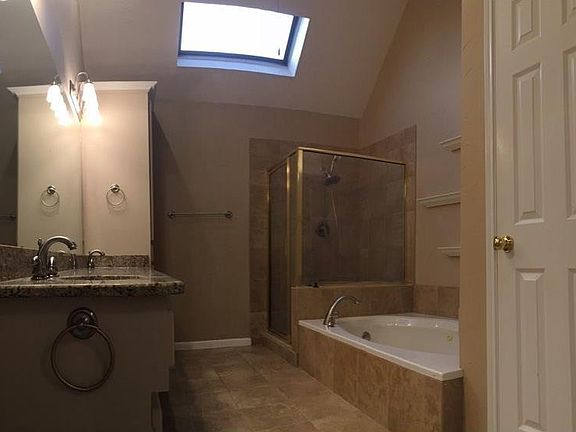 4th image of 1327 Royal Palm Ln