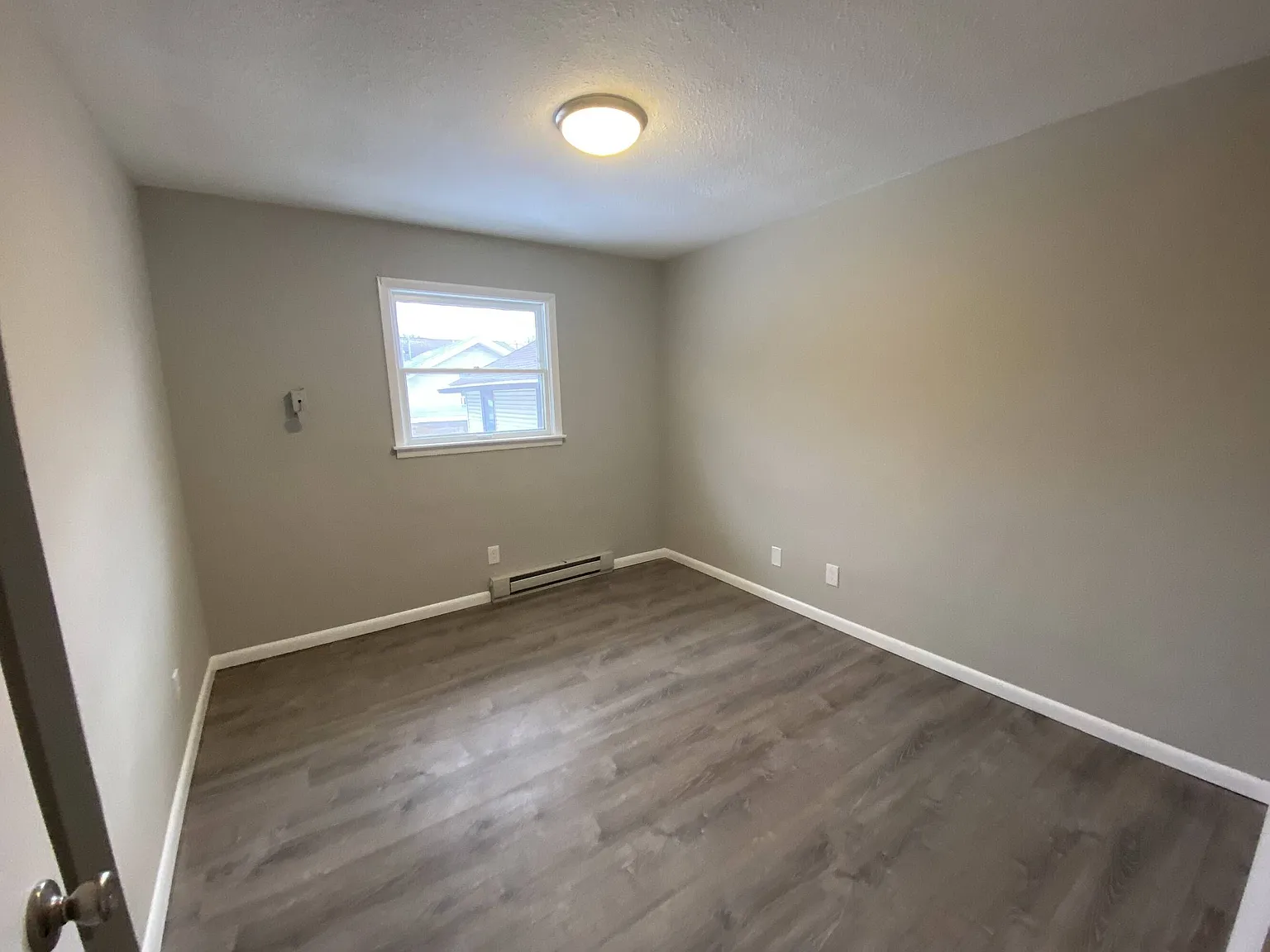 2 bed, 1.0 bath, 700 sqft, $900 — Photo 3
