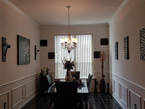 3rd image of 913 Norwood Ln