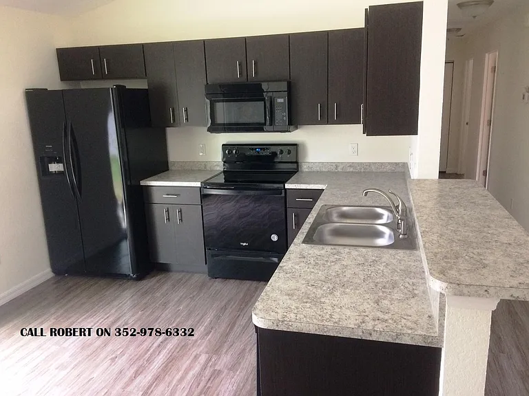 4100 Holly Hl — Photo 3
