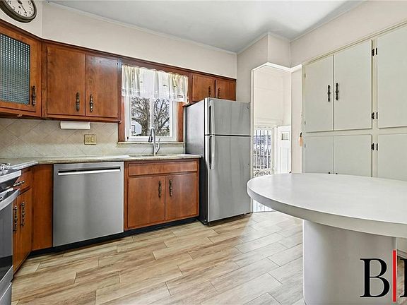 5th image of 1441 E 64th St