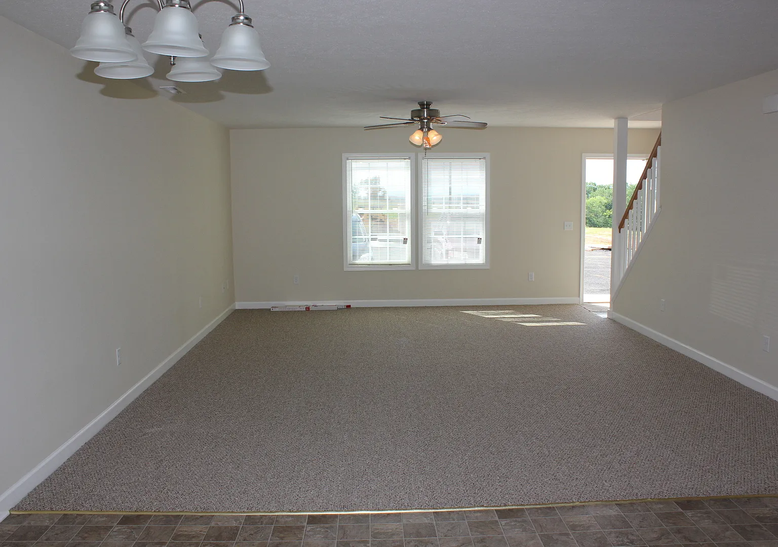 3 Bedroom, 2.5 Bath Townhouse for Rent — Photo 2