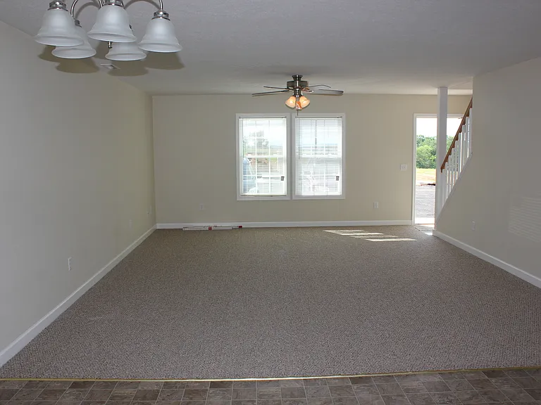 816 Carson Cir — Photo 2