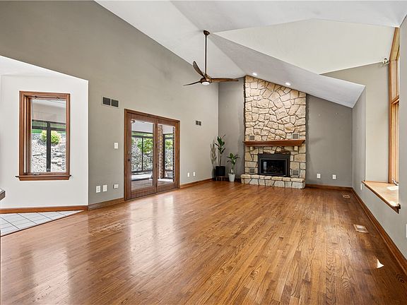 2nd image of 101 Park Ln
