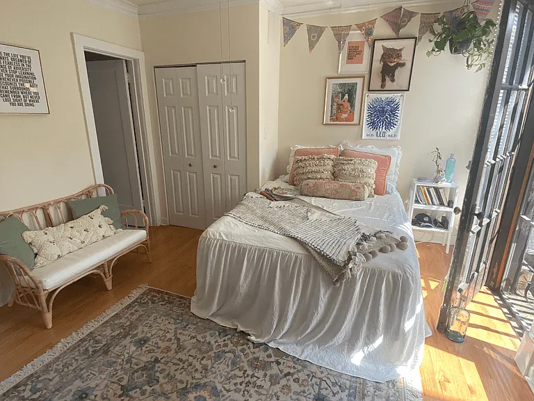 543 W Arlington Pl — Photo 2