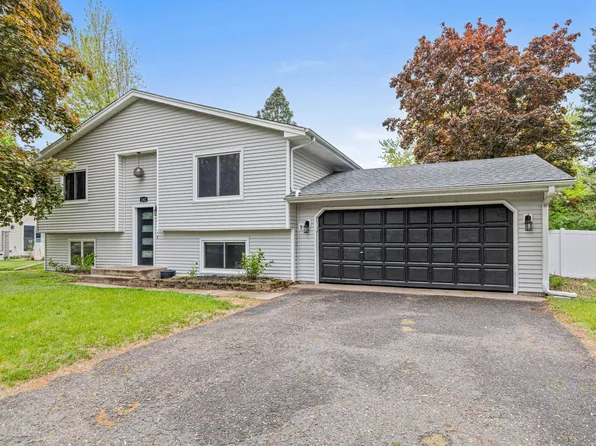 142 Canterbury Rd, Circle Pines, MN 55014
