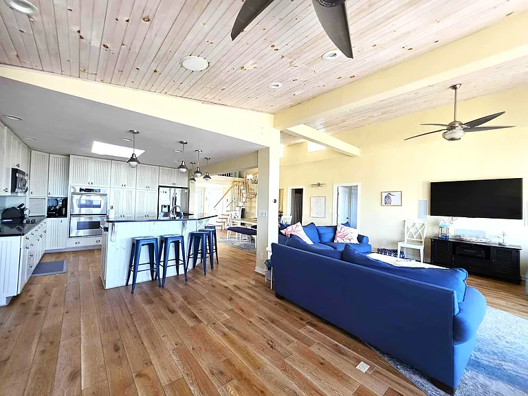 8034 Riverview Rd — Photo 3