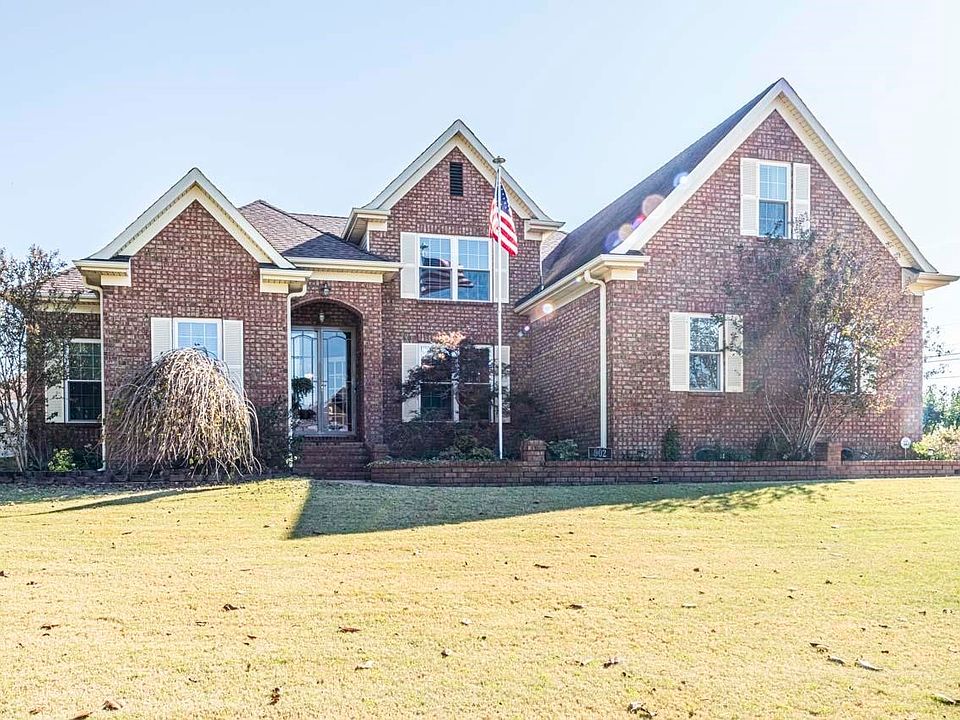 1st image of 902 Williamsburg Dr