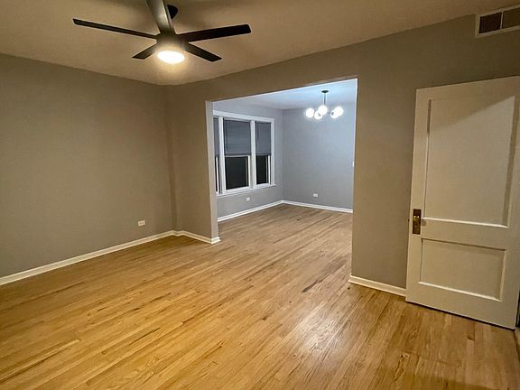 4th image of 2414 W Medill Ave #2