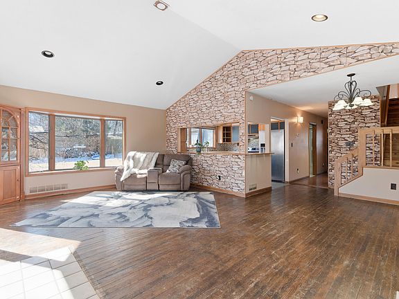 5th image of 1452 Langfield Ave