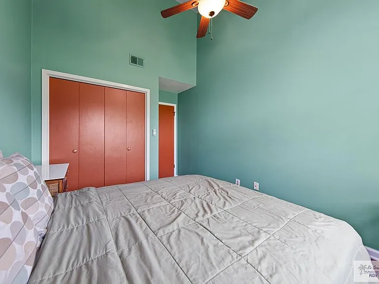 114 E Dolphin St #A — Photo 15