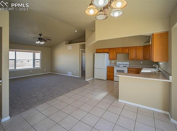 3rd image of 1704 N Lyon Ln