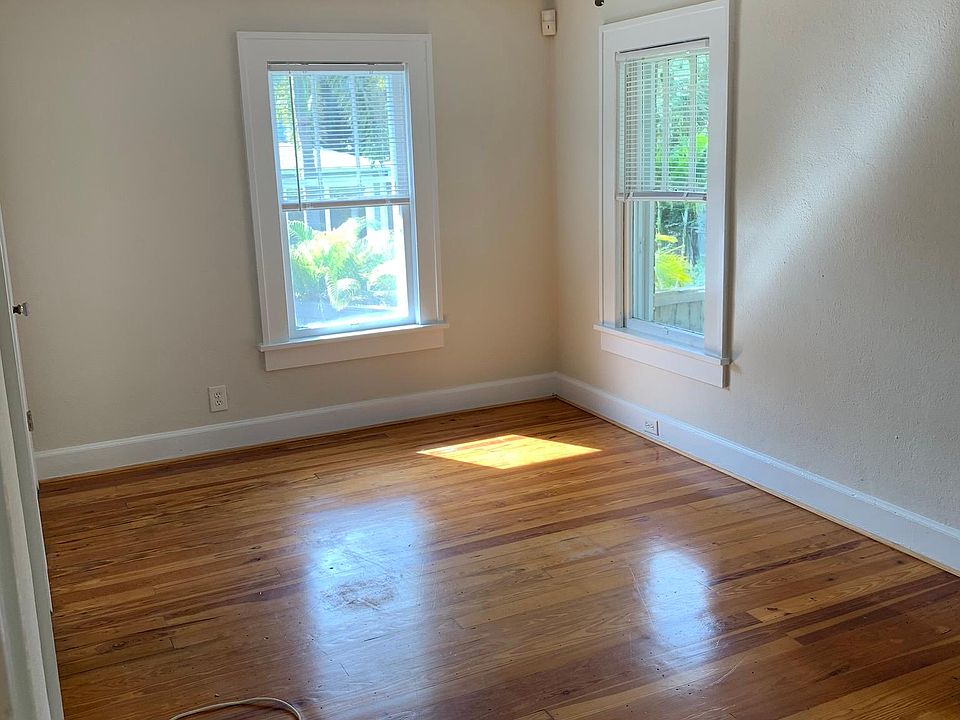 1st image of 406 14th Ave NE #1