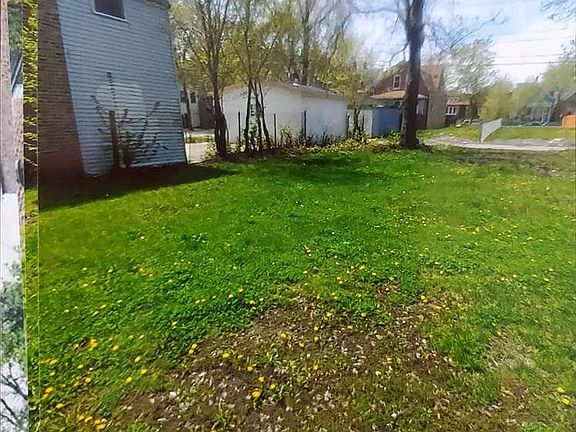 2nd image of 904 N Trumbull Ave