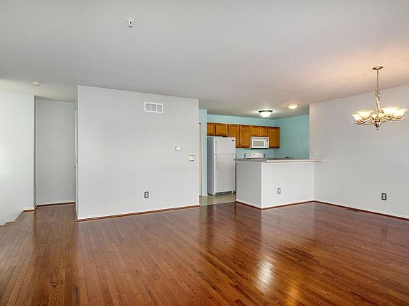 5th image of 3038 Barclay Way