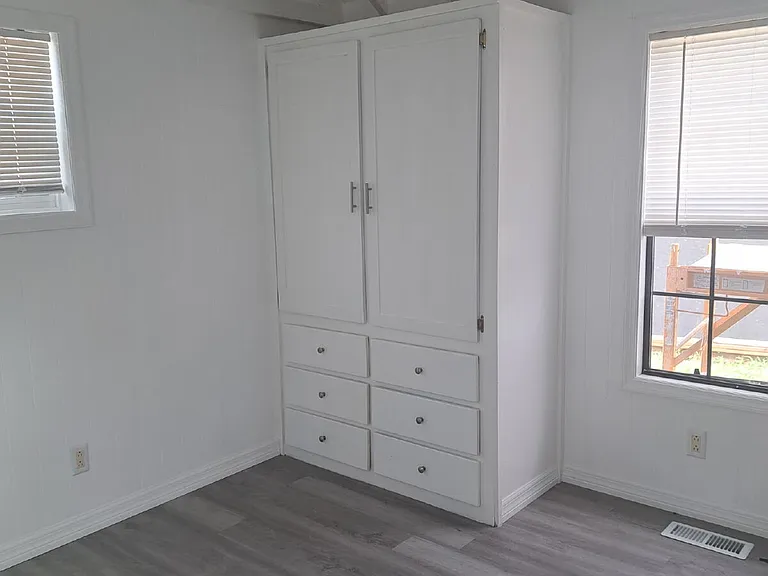 6184 Parkway E — Photo 11