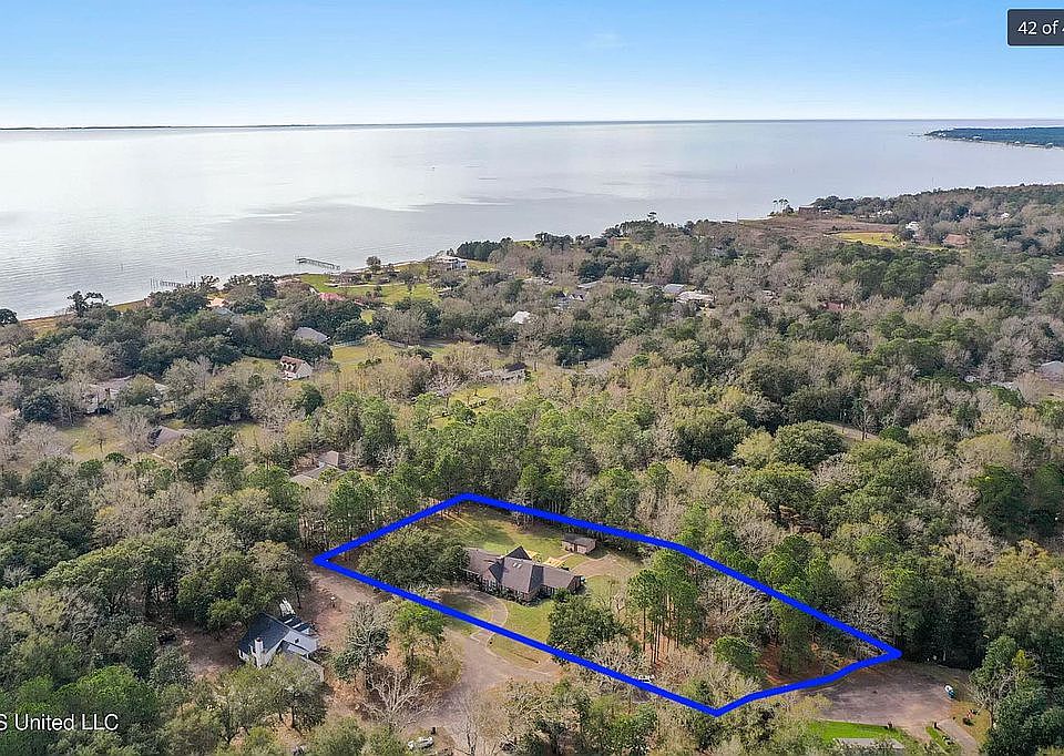 2nd image of 1601 Fairhaven Dr