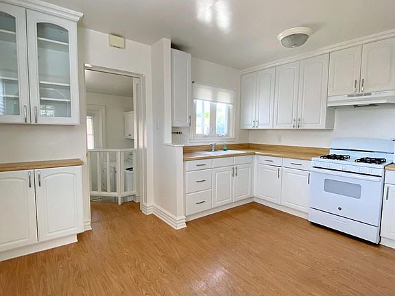 4th image of 1737 1/2 Greenwood Ave