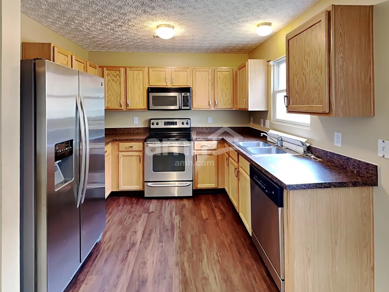 3 bed, 2.5 bath, 1816 sqft, $2,395 — Photo 3