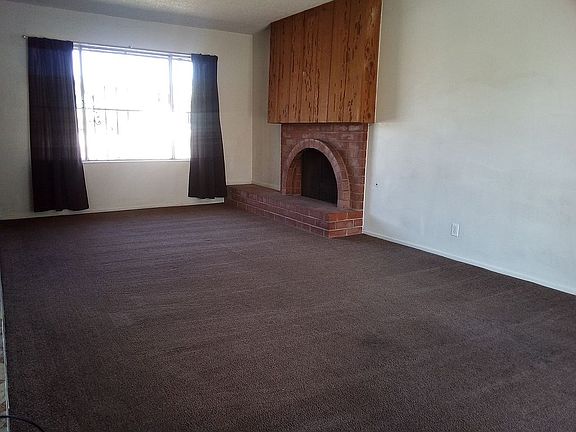 3rd image of 3056 Plaza St