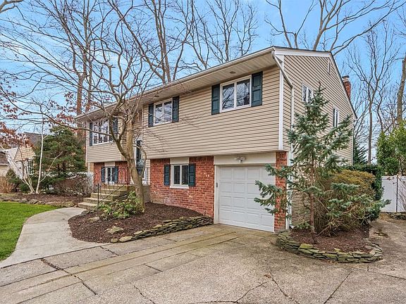 4th image of 14 Oakwood Hills Dr