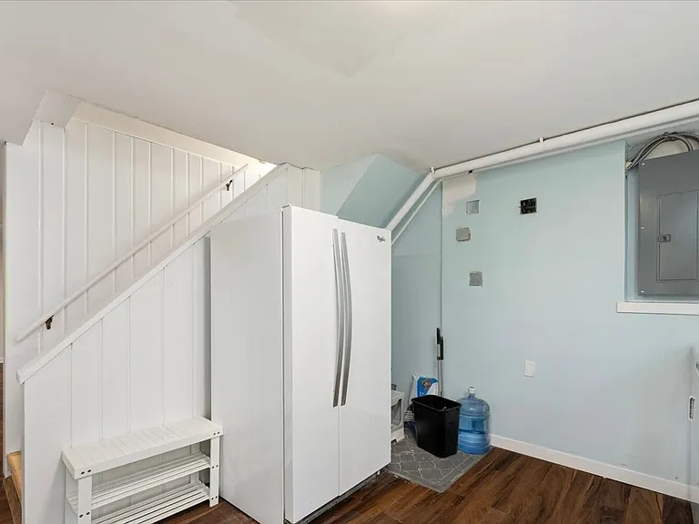 4037 NE 109th St — Photo 17