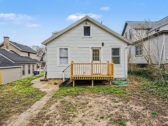 4th image of 38 Grove St NE #1