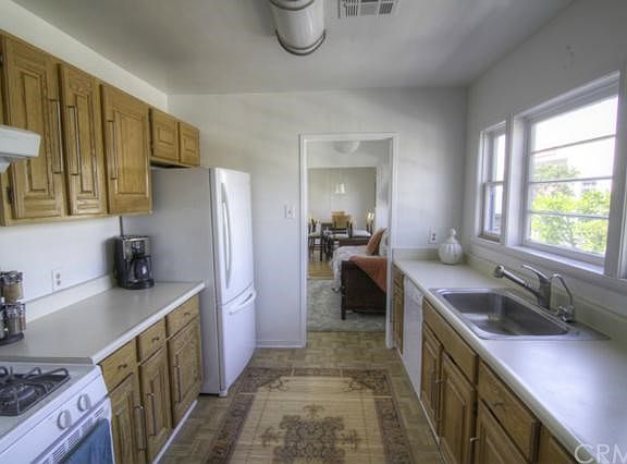 3rd image of 1145 Highland Ave