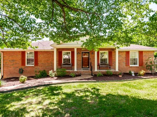 131 Honeysuckle Dr, Hendersonville, TN 37075