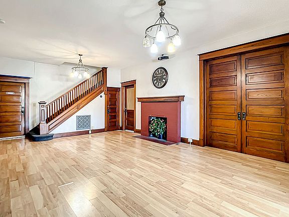 3rd image of 302 S Woodland Blvd