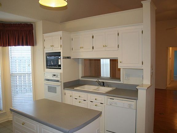 5th image of 315 Country Squire Ln