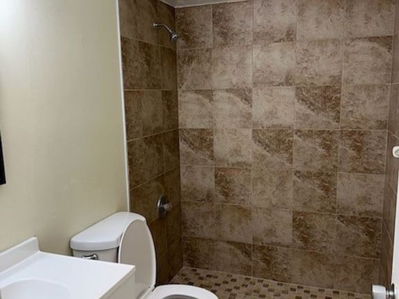 5th image of 312 SE 16th Pl #0