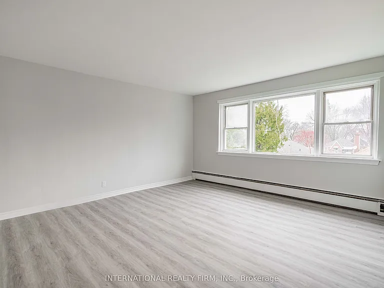 1284 Gramercy Park Pl — Photo 9