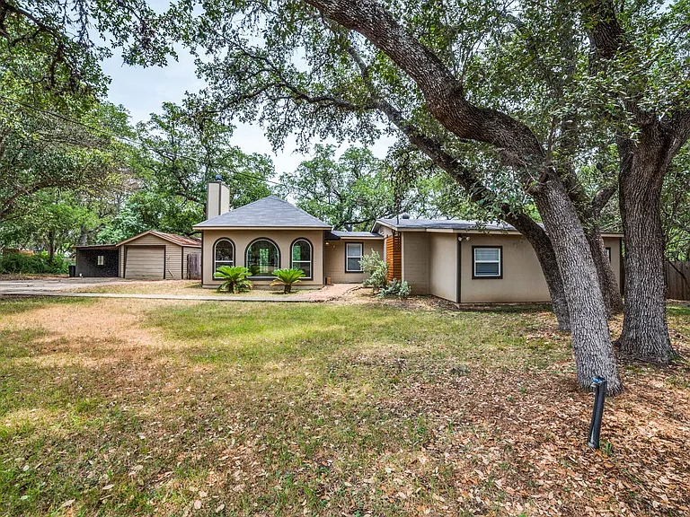 208 S Winston Ln — Photo 4