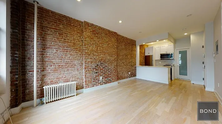 Rented by Bond New York | media 31