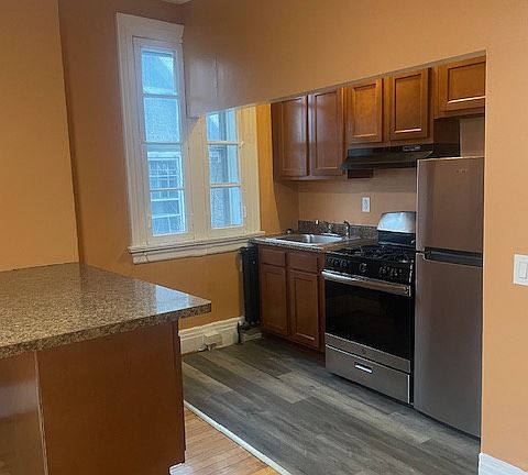 2nd image of 579 University Ave APT 7