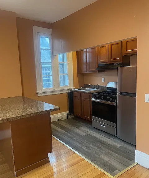 579 University Ave #7 — Photo 2