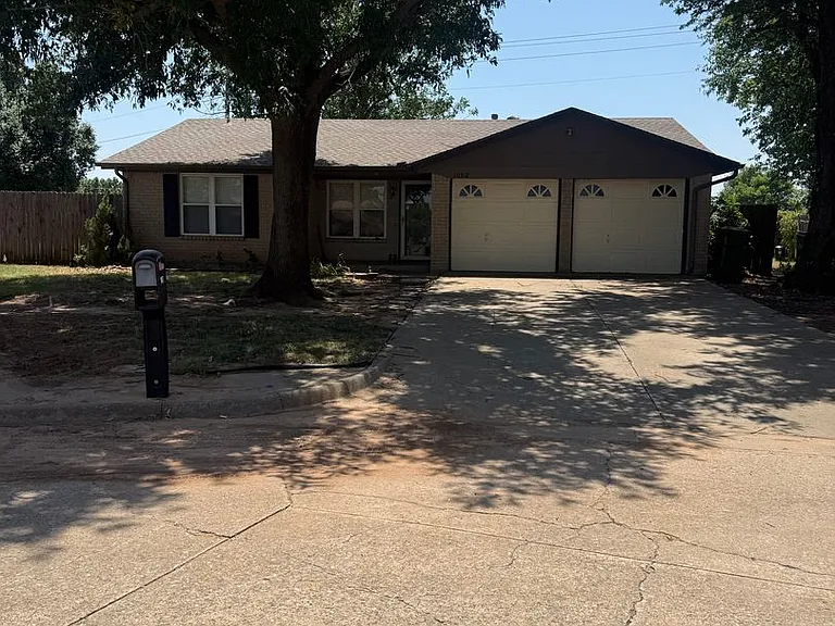 1082 Castlebury Mansion — Photo 1