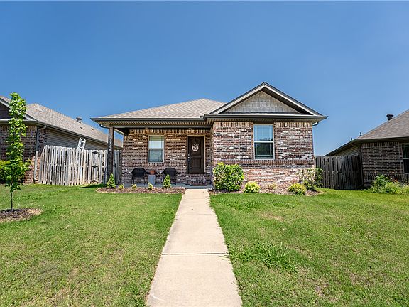 3rd image of 3704 SW Capstone Ct