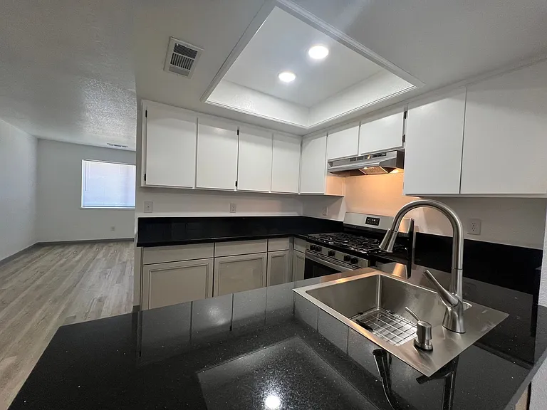 FR T 1349 S. Liberty — Photo 10