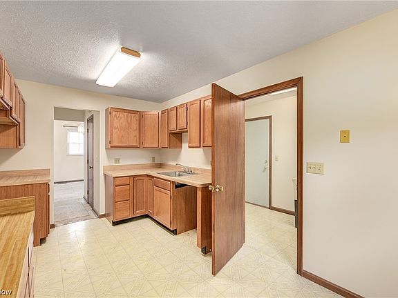 4th image of 335 E 222nd St