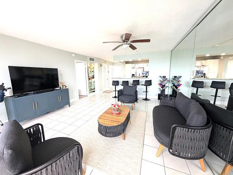 133 N Pompano Beach Blvd #806 — Photo 5