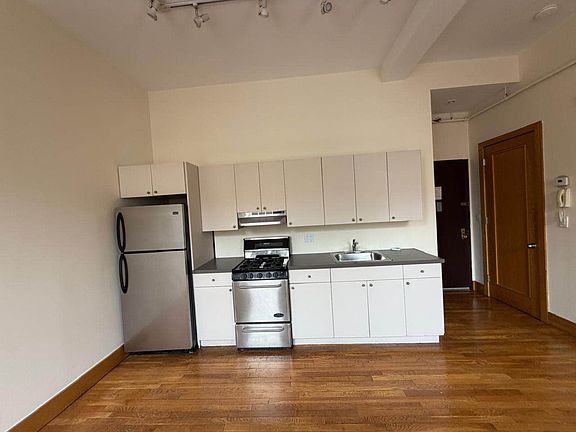 4th image of 477 Saint Marks Pl APT 202