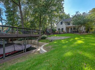 322 Enchanted Dr, Enchanted Oaks, TX 75156