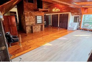 395 Plymouth St, Halifax, MA 02338