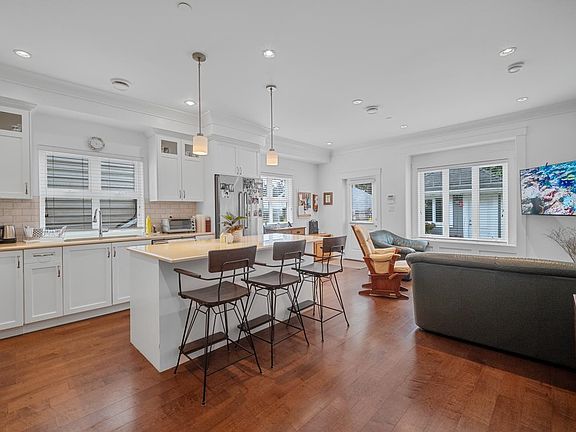 3rd image of 3288 W 32nd Ave